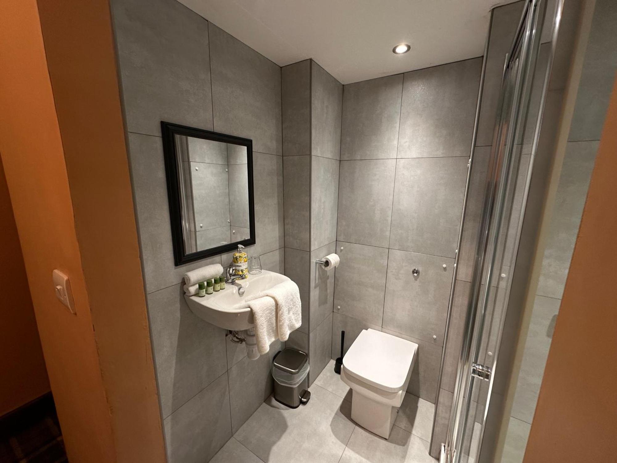 The Valentine - Townhouse Hotel (Adults Only) เอดินบะระ ภายนอก รูปภาพ